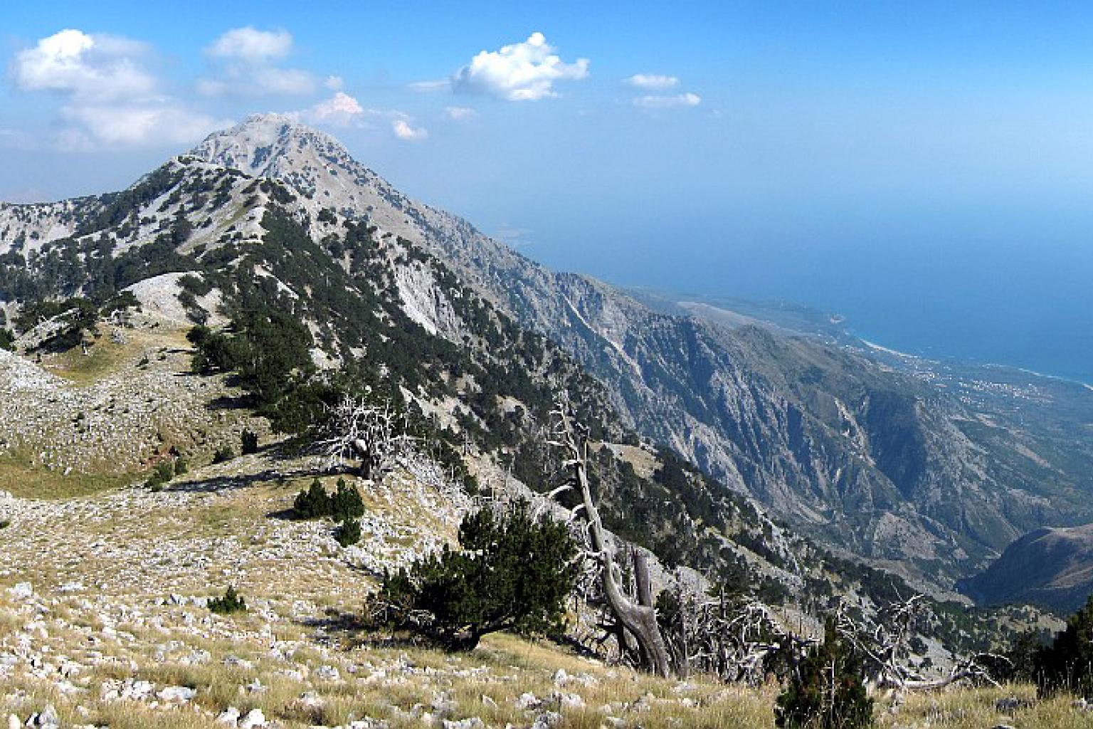 Sa vrha Čika se pruža predivan pogled na jonsko more i obalu 